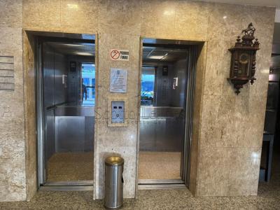 LOTE 002 - Um elevador ATLAS com capacidade para 9 (nove) pessoas