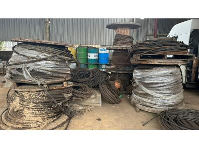 LOTE 000 - 10.300KG (DEZ MIL E TREZENTOS QUILOS) DE CABOS DE AÇO EM BOBINAS, EM BOM ESTADO.