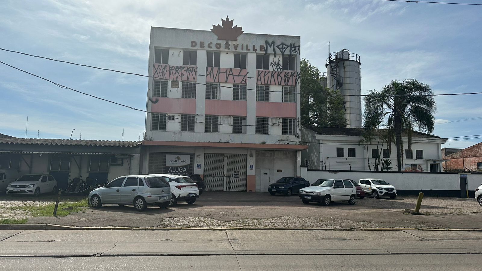 Um prédio em Porto Alegre  na Rua Voluntários da Pátria, n.° 2480