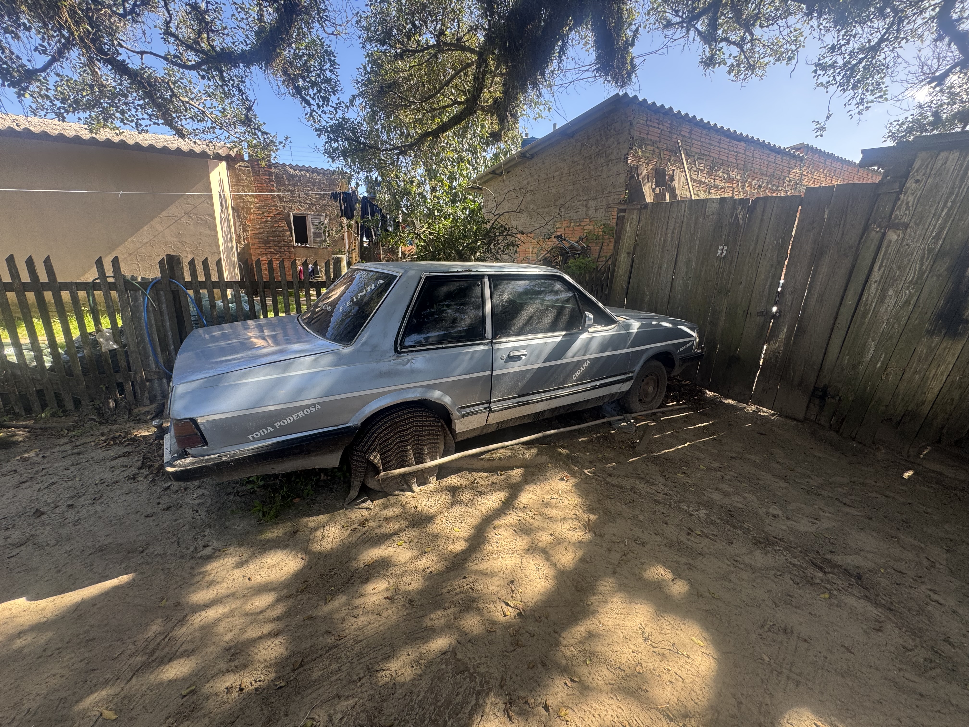 LEILÃO DE UM VEÍCULO FORD/DEL REY, Placa ITH 5706,  Fabricação/modelo 1983/1983, cor azul, Gasolina.