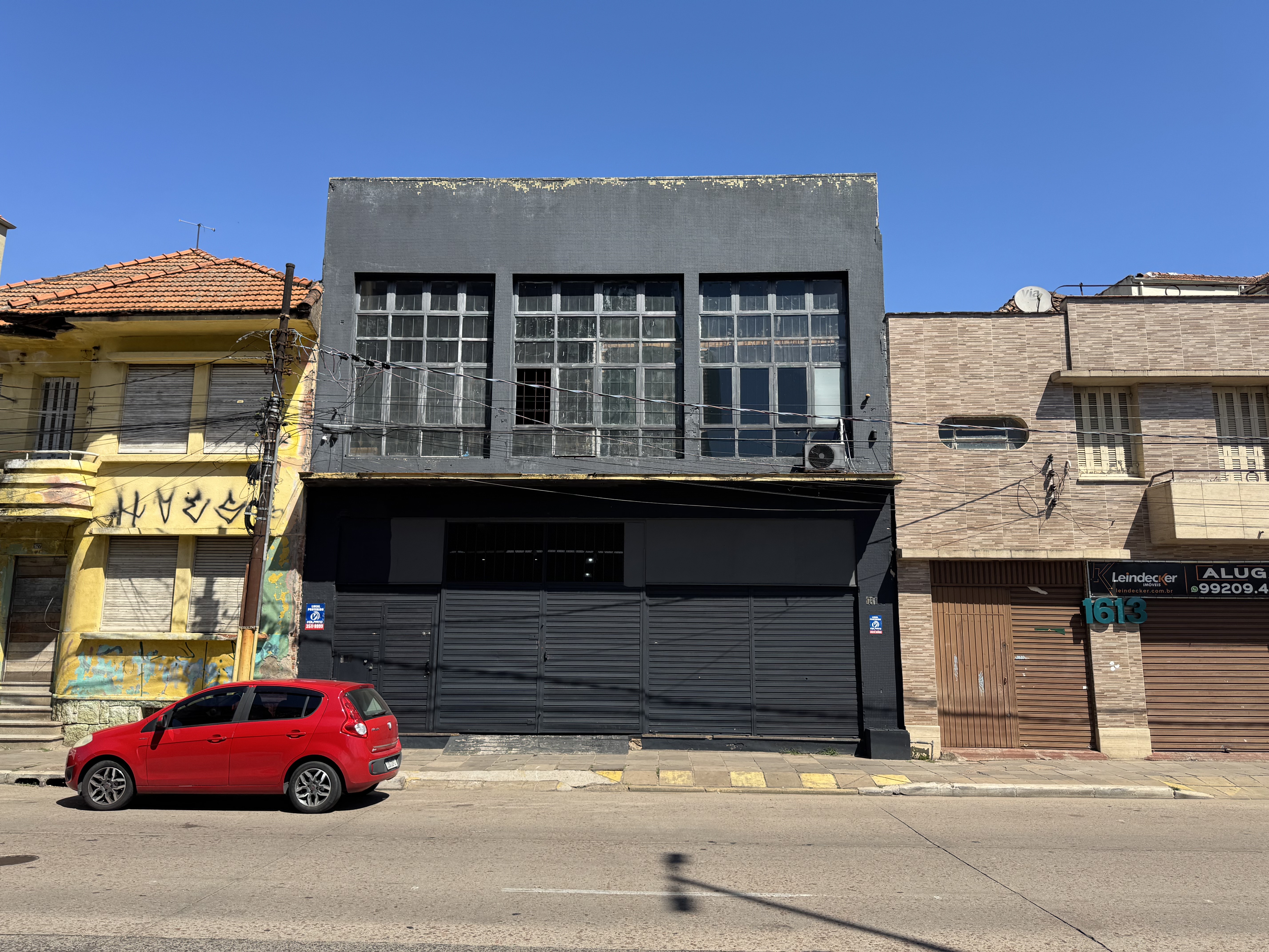 LEILÃO JUDICIAL DE UM PRÉDIO SITUADO EM PORTO ALEGRE/RS, NA AVENIDA FARRAPOS N° 1617
