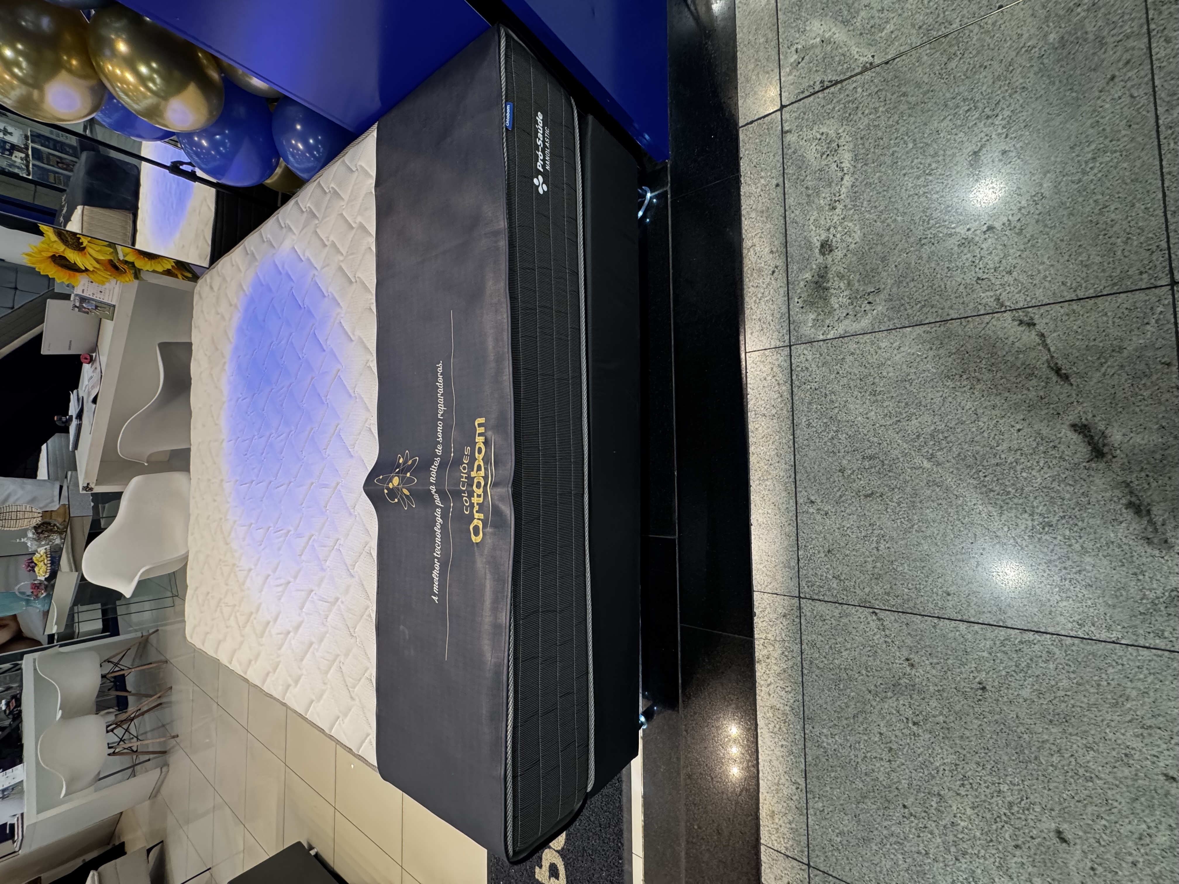 LEILÃO JUDICIAL DE UM COLCHÃO CASAL (NOVO), MEDINDO 31a x 1,38 x 1,88, SUPORTA 150 Kg, MOLA ENSACADA, COM PILLOW TOP, 5 ANOS DE GARANTIA, LINHA OURO, MARCA ORTOBOM, BRANCO E PRETO NAS LATERAIS.