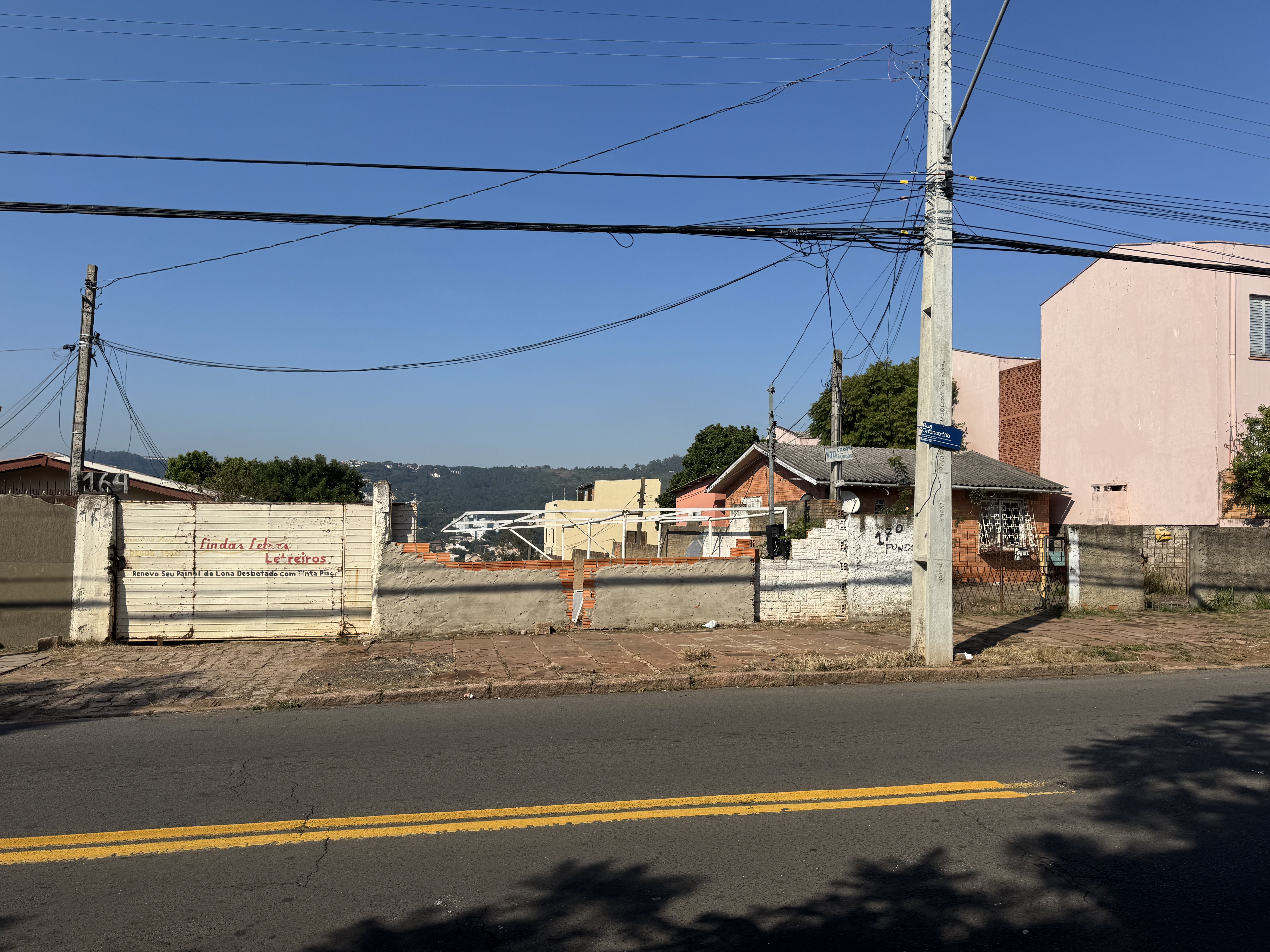 IMÓVEL EM PORTO ALEGRE/RS, situado na Rua Orfanatrófio, 164.